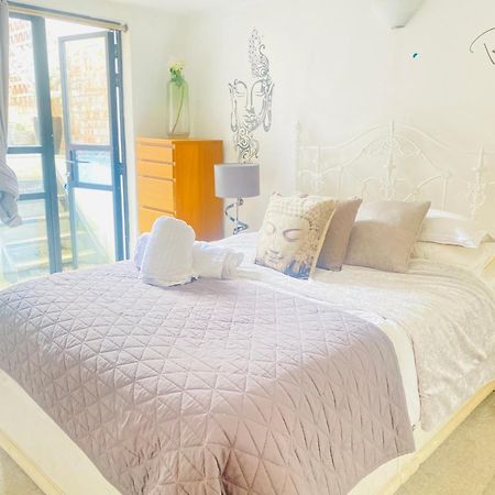 런던 Stunning, Stylish Garden Flat In The Heart Of Wimbledon 아파트 외부 사진