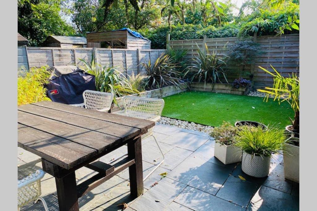 런던 Stunning, Stylish Garden Flat In The Heart Of Wimbledon 아파트 외부 사진