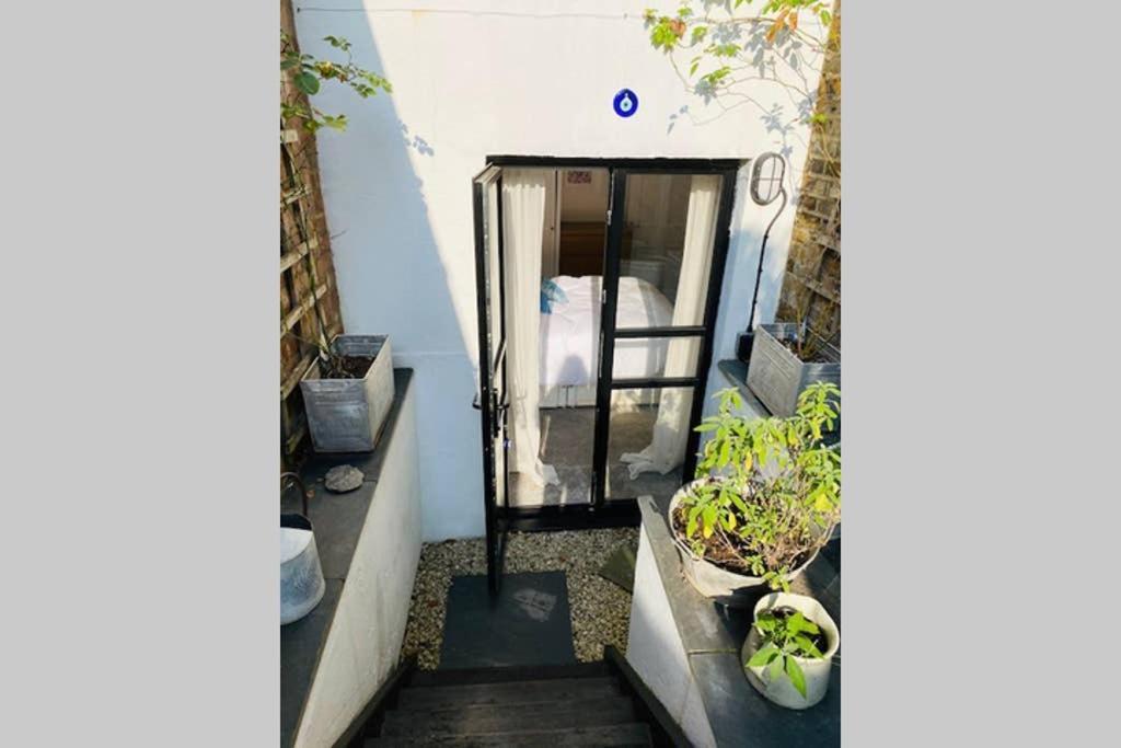 런던 Stunning, Stylish Garden Flat In The Heart Of Wimbledon 아파트 외부 사진