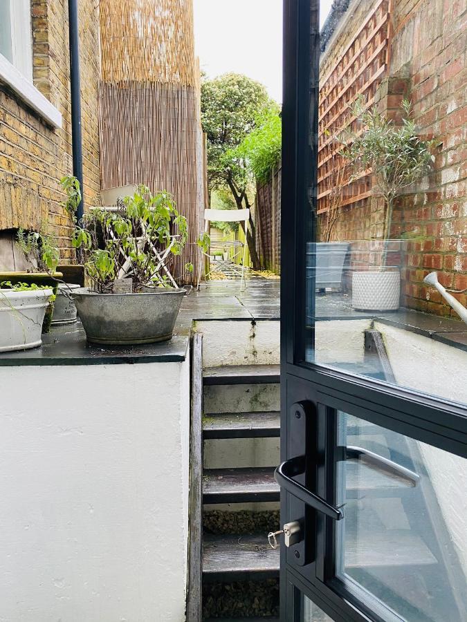 런던 Stunning, Stylish Garden Flat In The Heart Of Wimbledon 아파트 외부 사진