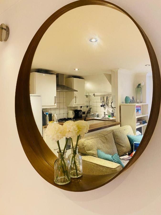 런던 Stunning, Stylish Garden Flat In The Heart Of Wimbledon 아파트 외부 사진