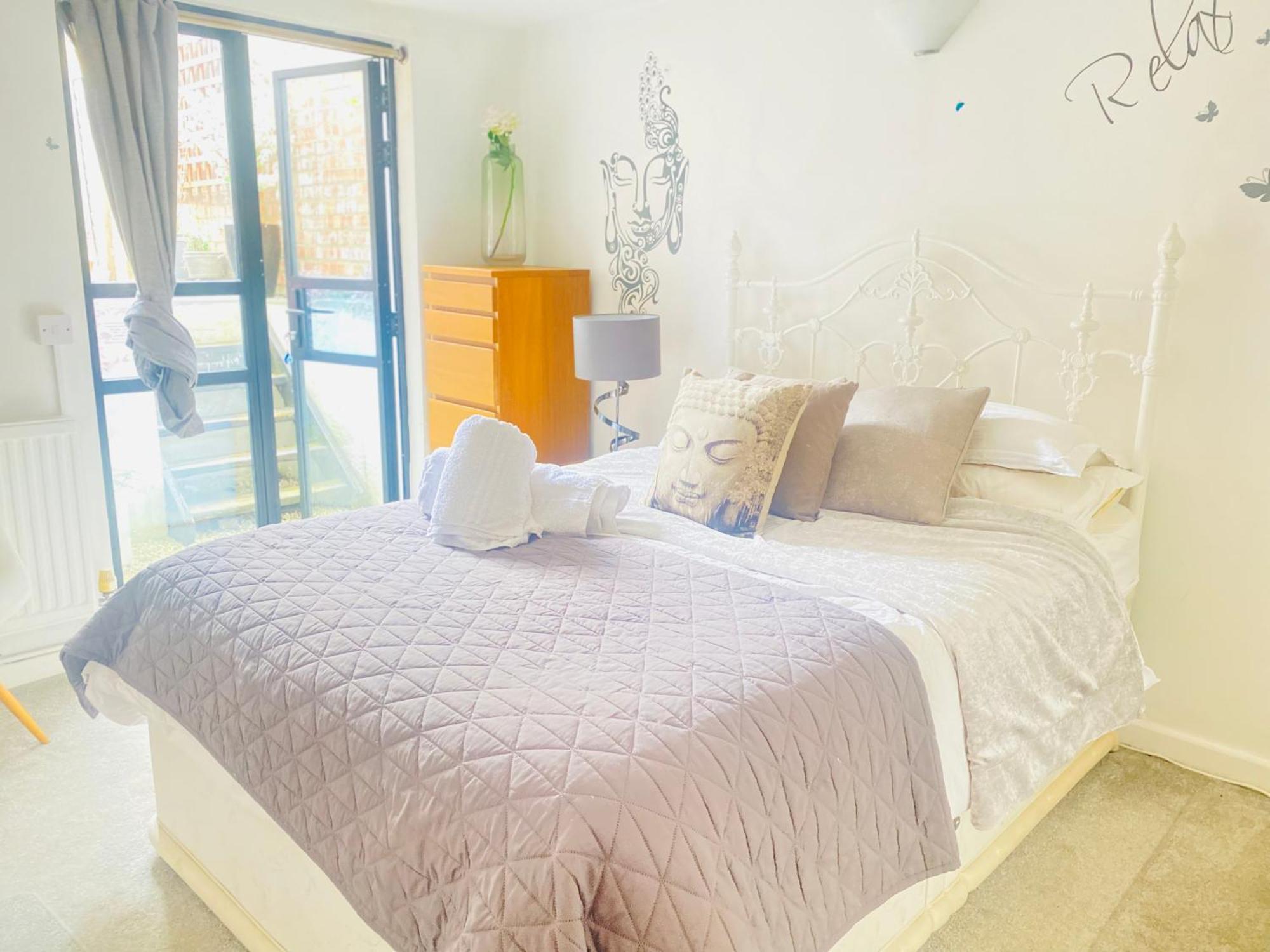 런던 Stunning, Stylish Garden Flat In The Heart Of Wimbledon 아파트 외부 사진