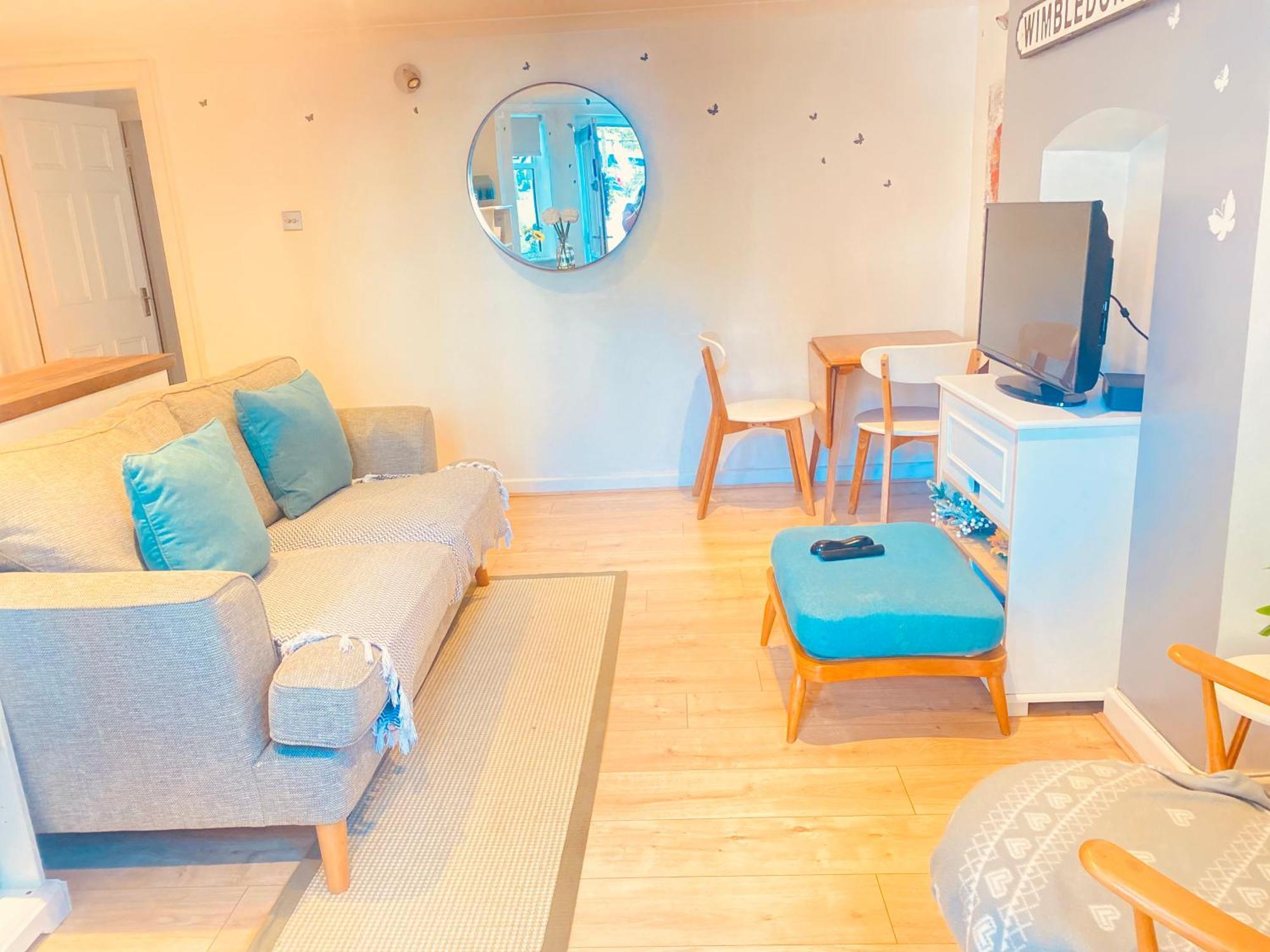 런던 Stunning, Stylish Garden Flat In The Heart Of Wimbledon 아파트 외부 사진